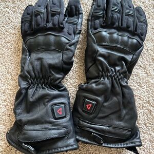 Battery Powered, Heated Black Leather Motorcycle Gloves